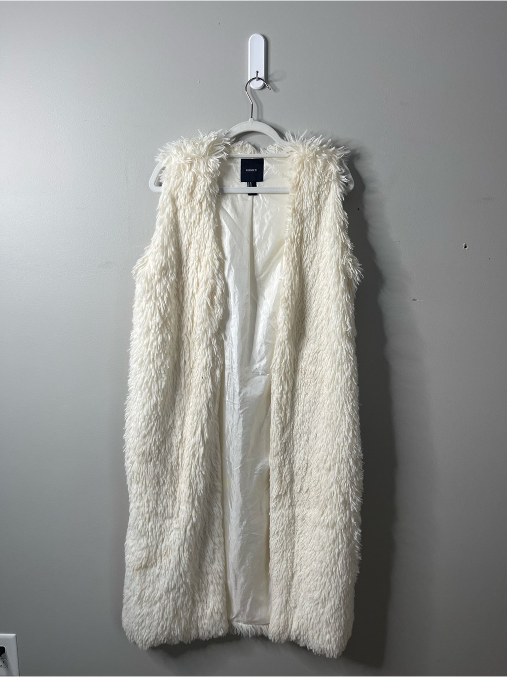 FOREVER 21 Cream Faux Fur Shaggy Long Vest Sz M